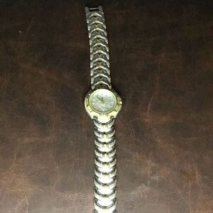 Vintage watch by pulsar needs battery